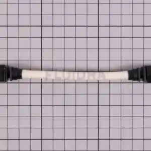 clorador-salino-gre-swc-conectado-todo-en-uno-ph-3 | PisciManía White short flexible hose with black end fittings laid horizontally on a grid background.