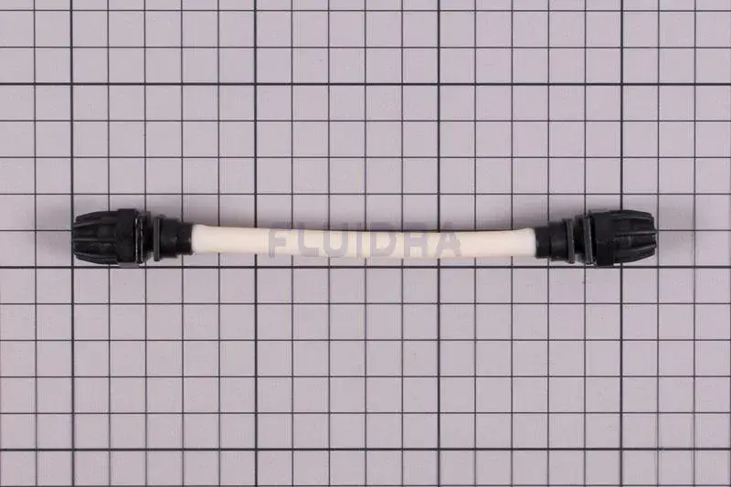clorador-salino-gre-swc-conectado-todo-en-uno-ph-3 | PisciManía White short flexible hose with black end fittings laid horizontally on a grid background.